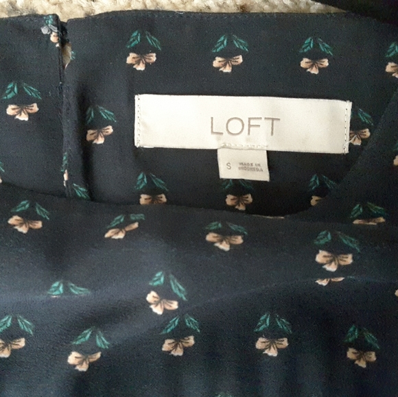 Ann Taylor LOFT Budding Ruffle Trim Navy Top - Picture 6 of 6